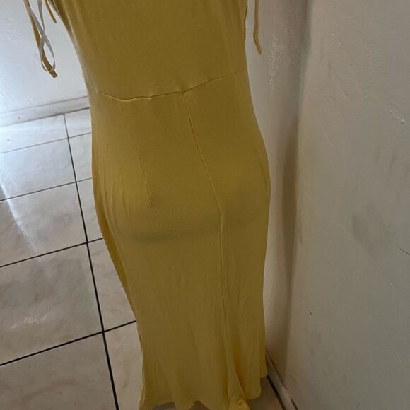 Yellow Sleeveless Dress - Picture 4 of 6